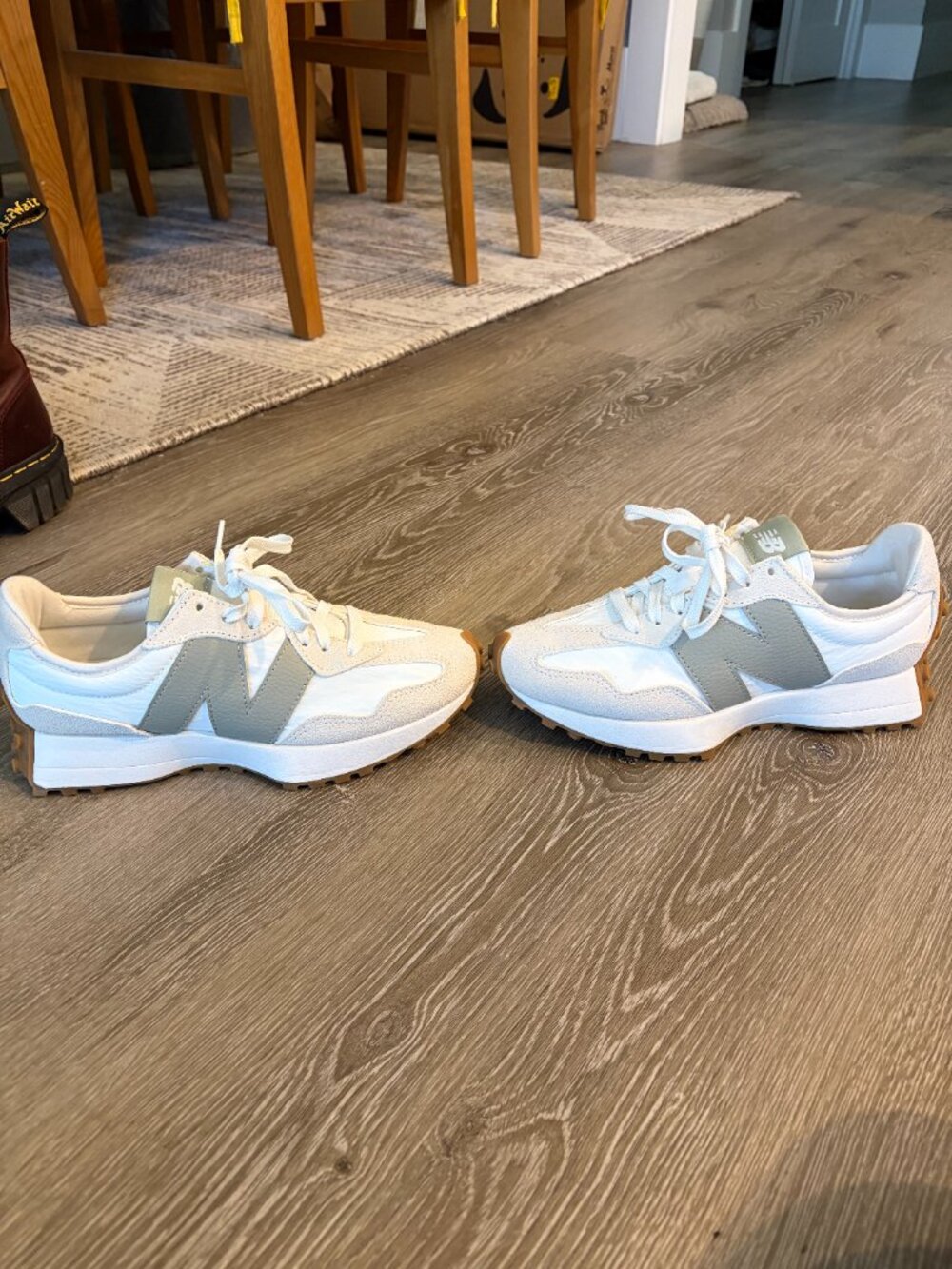 New Balance 327 Cream White Sneakers Size 9 Women NWOT Suede Neutral Aesthetic - Picture 3 of 9